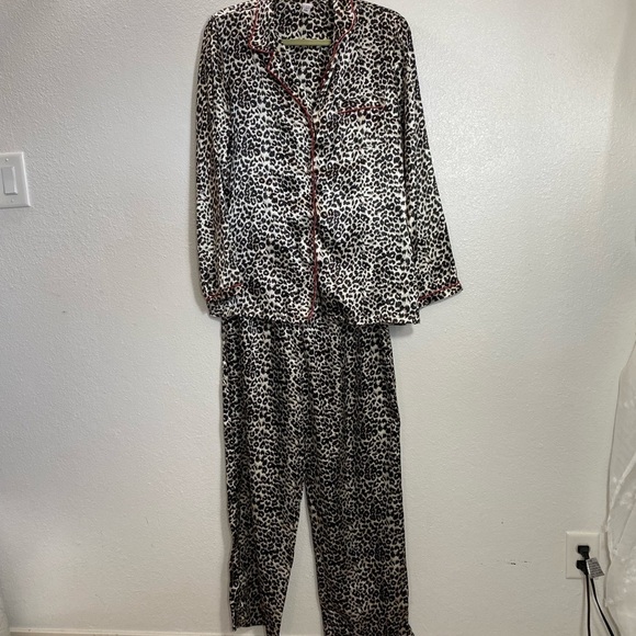 Pink K satin leopard print pajama set size L - Picture 9 of 9